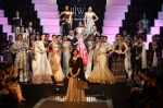 Sonam Kapoor at IIJW Day 5 Grand Finale on 23rd Aug 2012 (19).JPG